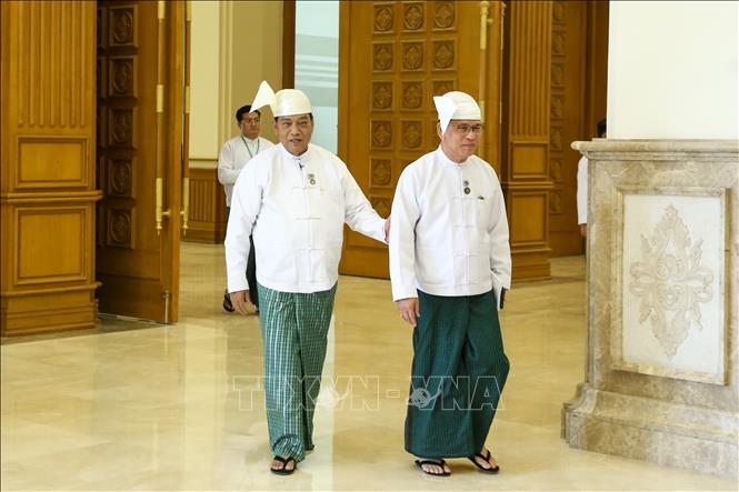 Ông U Khin Yi (trái) được bầu làm Chủ tịch Hạ viện trong kỳ họp thứ nhất của Hạ viện khóa III tại Nay Pyi Taw, Myanmar ngày 16/3/2026. Ảnh: THX/TTXVN