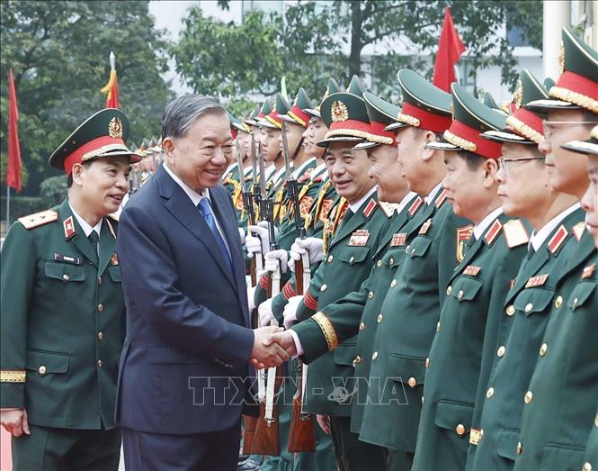 Party General Secretary To Lam visits the Military Technical Academy (MTA). VNA Photo: Thống Nhất 