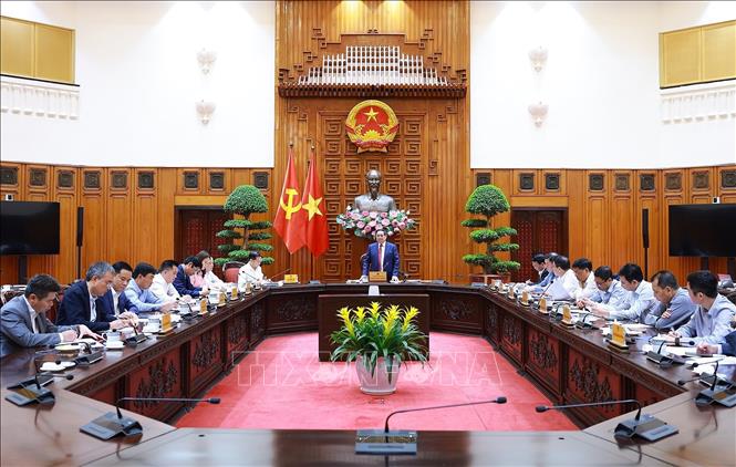Thủ tướng Phạm Minh Chính chủ trì họp Tổ công tác bảo đảm an ninh năng lượng trước diễn biến phức tạp của cuộc xung đột quân sự tại Trung Đông. Ảnh: Dương Giang-TTXVN 
