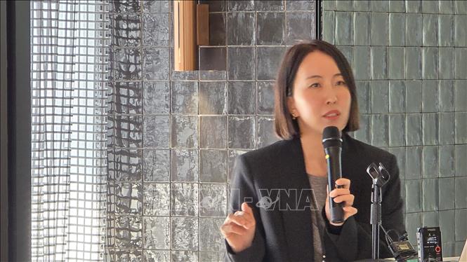 Bà Choi Se Yeon, Nhóm Truyền thông Olive Young, phát biểu tại phiên thảo luận trong khuôn khổ sự kiện. Ảnh: Đức Thắng-PV TTXVN tại Hàn Quốc
