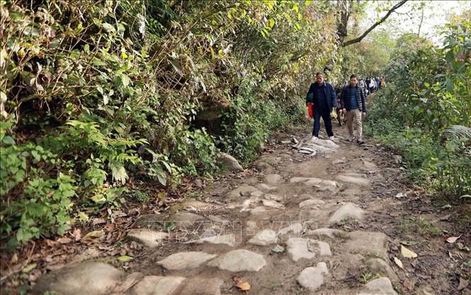 Đường đá cổ Pavie được làm đầu thế kỷ XX do người Pháp khảo sát thiết kế và thi công để phục vụ cho việc khai thác thuộc địa. Ảnh: Quý Trung – TTXVN