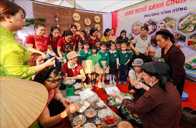 Bánh cuốn Thanh Trì từ lâu được xem là món quà thanh nhã, mang đậm phong vị Hà Nội. Ảnh: Khánh Hoà - TTXVN