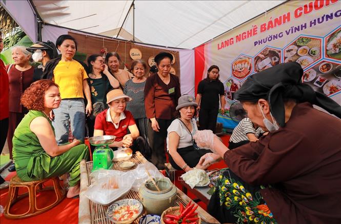 Bánh cuốn Thanh Trì từ lâu được xem là món quà thanh nhã, mang đậm phong vị Hà Nội. Ảnh: Khánh Hoà - TTXVN