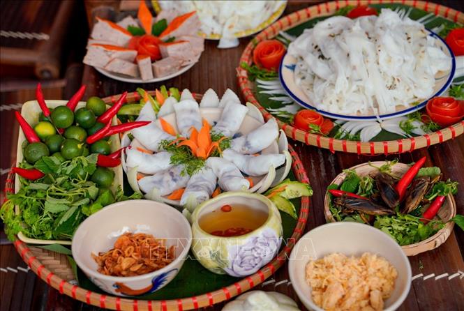 Từ một món ăn dân dã của vùng ven đô, bánh cuốn Thanh Trì chính thức được ghi vào danh mục di sản, đưa thức quà của người Hà Nội thành biểu tượng văn hóa ẩm thực của Thủ đô. Ảnh: Khánh Hoà - TTXVN
