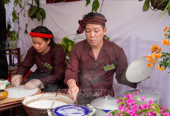 Bánh cuốn Thanh Trì có lịch sử lâu đời, gắn bó với đời sống của người dân địa phương qua nhiều thế hệ. Ảnh: Khánh Hoà - TTXVN