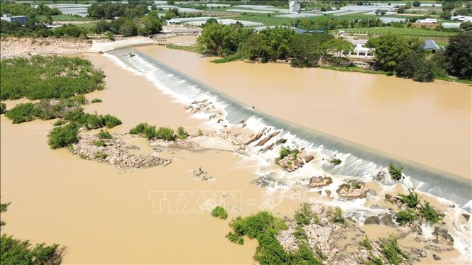 Đập Nha Trinh (xã Mỹ Sơn, Khánh Hòa) xây dựng tại vị trí dòng chảy ổn định để tăng khả năng chống chịu trước lũ, minh chứng cho kinh nghiệm thủy lợi của người Chăm xưa. Ảnh: Nguyễn Thành - TTXVN