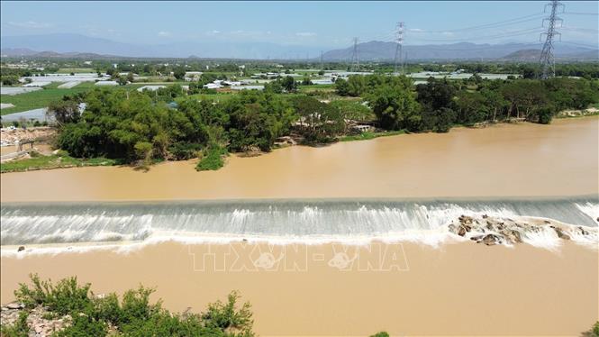 Đập Nha Trinh xây dựng trên sông Cái Phan Rang (xã Mỹ Sơn, Khánh Hòa) thể hiện tư duy “dẫn thủy nhập điền” độc đáo của người Chăm xưa. Ảnh: Nguyễn Thành - TTXVN