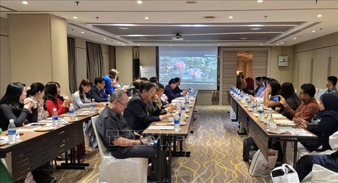 Các đại diện lữ hành Đồng bằng sông Cửu Long và Malaysia trao đổi tại hội nghị xúc tiến du lịch ở Kuala Lumpur. Ảnh: Bùi Hoàn-PV TTXVN tại Malaysia