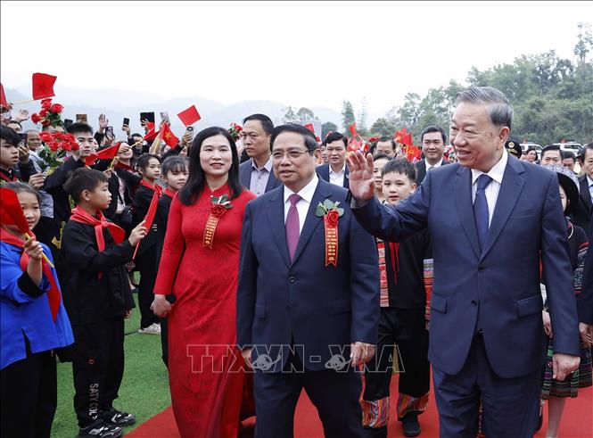 Tổng Bí thư Tô Lâm và Thủ tướng Phạm Minh Chính dự Lễ khởi công, động thổ đồng loạt các trường nội trú liên cấp biên giới tại xã Đồng Đăng, tỉnh Lạng Sơn. Ảnh: Thống Nhất – TTXVN
