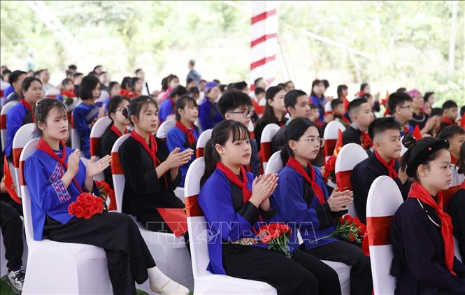 Học sinh Trường Phổ thông nội trú liên cấp Tiểu học và Trung học cơ sở Đồng Đăng tại buổi lễ. Ảnh: Thống Nhất – TTXVN
