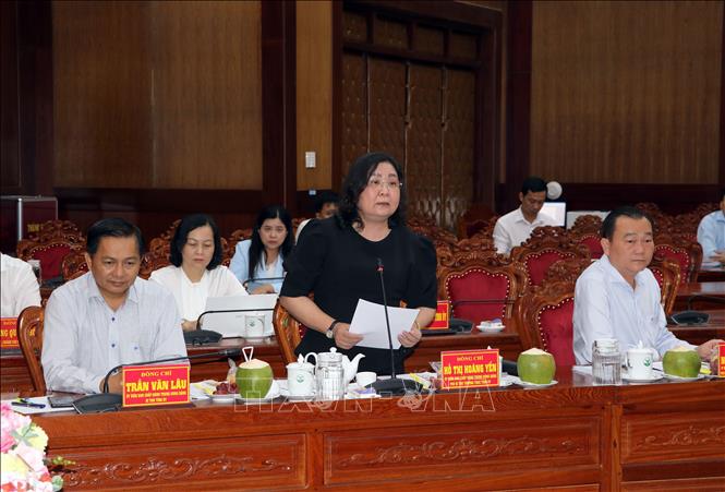 Ủy viên Trung ương Đảng, Phó Bí thư Thường trực Tỉnh ủy Vĩnh Long Hồ Thị Hoàng Yến phát biểu tại buổi giám sát. Ảnh: Phạm Minh Tuấn-TTXVN.