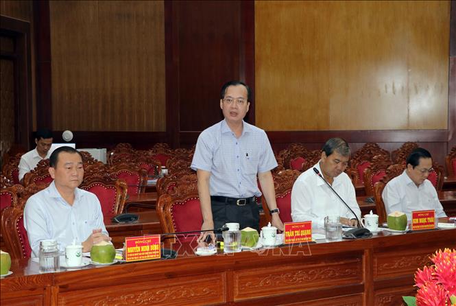 Phó Bí thư Tỉnh ủy, Chủ tịch UBND tỉnh Vĩnh Long Trần Trí Quang phát biểu tại buổi giám sát. Ảnh: Phạm Minh Tuấn-TTXVN.