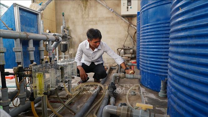 Hệ thống tưới tự động, giúp sử dụng nước hiệu quả, ổn định sản xuất và tạo điều kiện để nông dân đầu tư sản xuất. Ảnh: Minh Phú - TTXVN