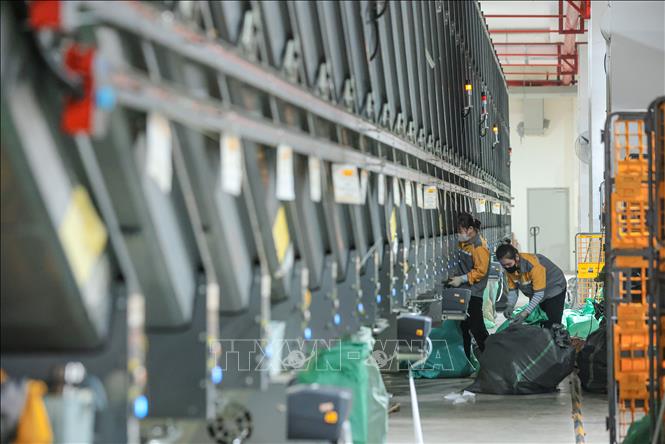 Vietnam Post đẩy mạnh đầu tư hạ tầng kỹ thuật, ứng dụng khoa học - công nghệ vào hoạt động sản xuất kinh doanh, với trọng tâm là nâng cao năng suất, tối ưu vận hành và tăng năng lực cạnh tranh trong kỷ nguyên số. Ảnh: Hoàng Hiếu - TTXVN
