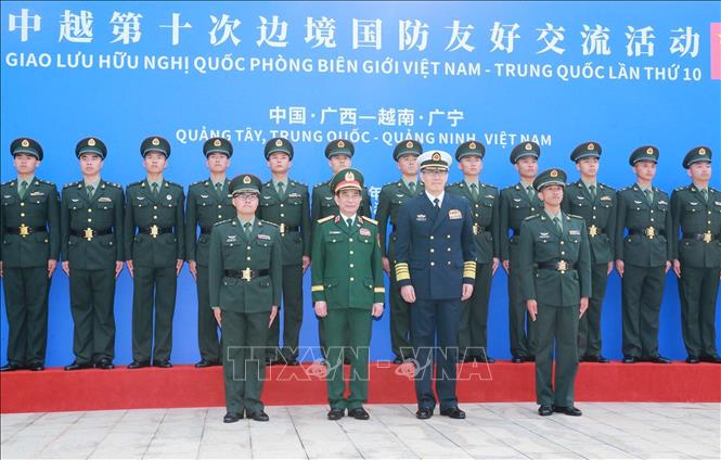 Đại tướng, Bộ trưởng Quốc phòng Phan Văn Giang thăm Đại đội biên phòng Đông Hưng. Ảnh: Trọng Đức - TTXVN