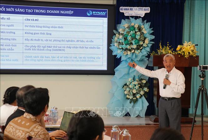 Tiến sĩ Nguyễn Thanh Mỹ, Chủ tịch HĐQT Mylan Group chia sẻ câu chuyện đổi mới sáng tạo tại doanh nghiệp. Ảnh: Bùi Giang - TTXVN