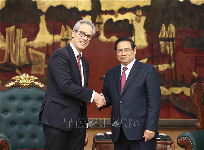Thủ tướng Phạm Minh Chính và ông Fernando Andresen Guimaraes, Vụ trưởng Vụ Quản trị Đại dương quốc tế và Nghề cá Bền vững của Ủy ban châu Âu. Ảnh: An Đăng - TTXVN
