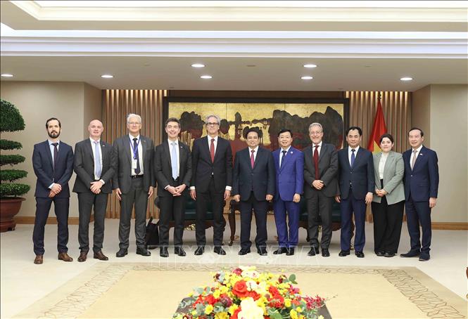 Thủ tướng Phạm Minh Chính với các đại biểu Đoàn thanh tra của Ủy ban châu Âu (EC). Ảnh: An Đăng - TTXVN