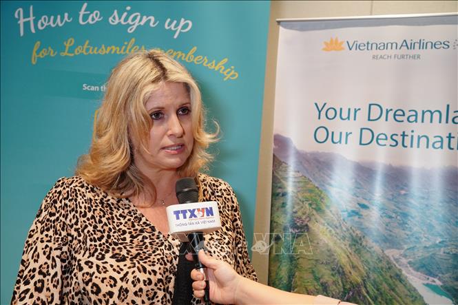Bà Caterina Attard - chuyên viên tư vấn du lịch của công ty Encounter Travel chia sẻ cảm nhận về sức hấp dẫn của du lịch Việt Nam. Ảnh: Trung Trang - PV TTXVN tại Australia
