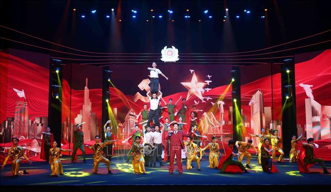 Chương trình nghệ thuật “Ngọn lửa tiên phong”. Ảnh: Phạm Kiên - TTXVN