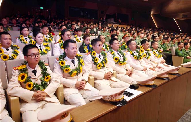 Đoàn viên, thanh niên Công an nhân dân tiêu biểu dự chương trình. Ảnh: Phạm Kiên - TTXVN