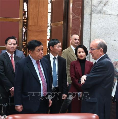 Phó Thủ tướng Nguyễn Chí Dũng thăm Bộ Các doanh nghiệp và Sản xuất tại Italy. Ảnh: Dương Hoa - PV TTXVN tại Italy