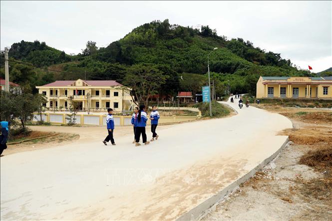 100% đường trục thôn của xã Đông Thọ được bê tông hóa. Ảnh: Quang Cường – TTXVN.