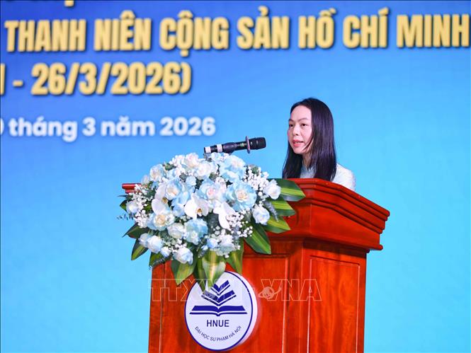 Đồng chí Phạm Thị Thanh Thúy, Bí thư Đoàn Trường Đại học Sư phạm Hà Nội đọc diễn văn chào mừng, ôn lại chặng đường hình thành và phát triển đầy vẻ vang của Đoàn. Ảnh: Thanh Tùng - TTXVN
