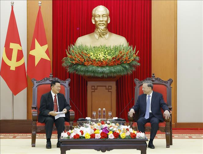 Tổng Bí thư Tô Lâm tiếp đồng chí Thượng tướng Vanthong Kongmany, Bí thư Trung ương Đảng, Bộ trưởng Bộ Công an Lào. Ảnh: Thống Nhất – TTXVN
