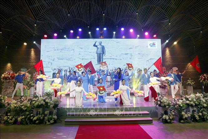 Chương trình văn nghệ chào mừng. Ảnh: Quang Quyết - TTXVN