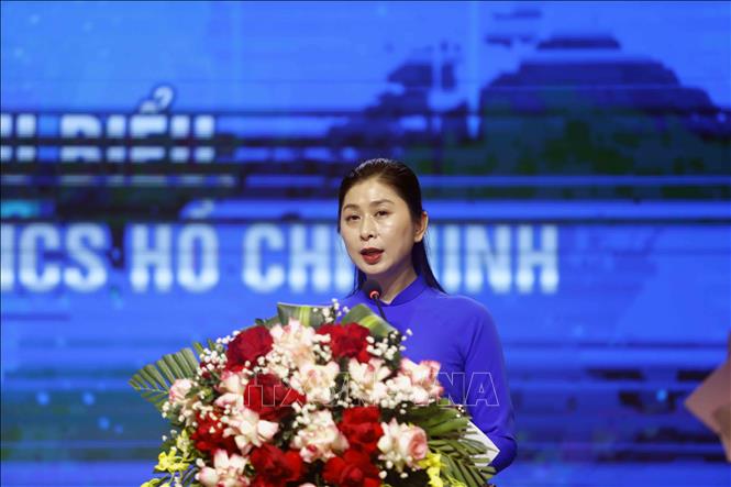 Phó Chủ tịch Ủy ban Mặt trận Tổ quốc Việt Nam tỉnh, Bí thư Tỉnh Đoàn Sơn La Cầm Thị Huyền Trang phát biểu. Ảnh: Quang Quyết - TTXVN