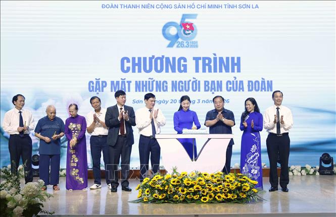 Gặp mặt kỷ niệm 95 năm Ngày thành lập Đoàn Thanh niên Cộng sản Hồ Chí Minh tại tỉnh Sơn La. Ảnh: Quang Quyết - TTXVN