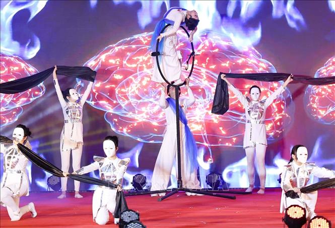 Học sinh thể hiện phần thi tài năng mang lại nhiều bất ngờ trong Hội thi 