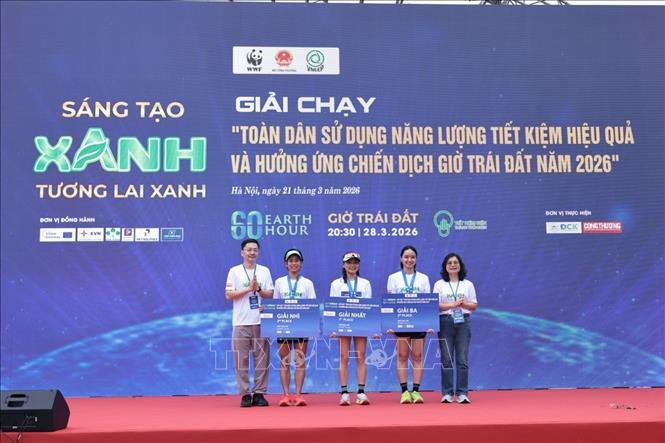 Các VĐV nữ nhận giải. Ảnh: Trần Việt - TTXVN 