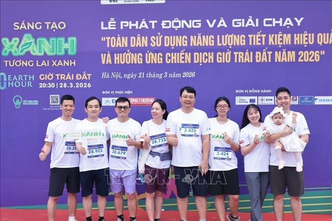 Các VĐV chekin trước giờ chạy. Ảnh: Trần Việt - TTXVN 