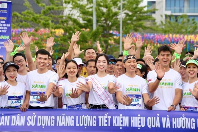 Các VĐV tham gia giải chạy. Ảnh: Lan Anh/TTXVN phát