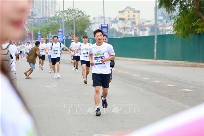 Các VĐV trên đường chạy. Ảnh: Lan Anh/TXVN phát