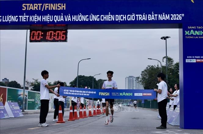 VĐV nam về đích đầu tiên. Ảnh: Trần Việt - TTXVN 