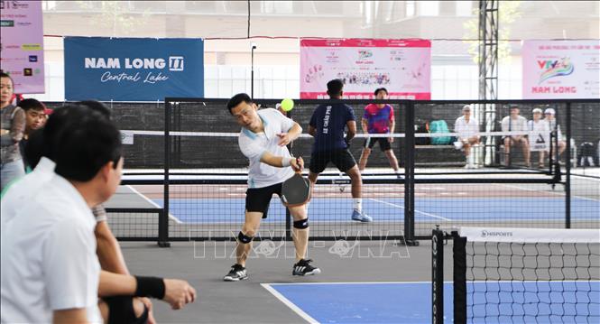 Vận động viên khách mời tham gia thi đấu tại giải. Ảnh: Hồng Thái - TTXVN 