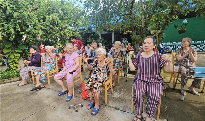 Elderly people receive care at the Tam An nursing home in Ho Chi Minh City. VNA Photo: Đinh Hằng 