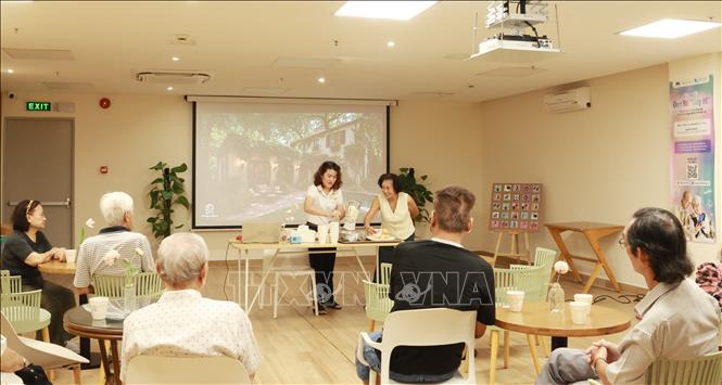 Elderly people receive healthcare services at Genki House in Ho Chi Minh City. VNA Photo: Đinh Hằng 