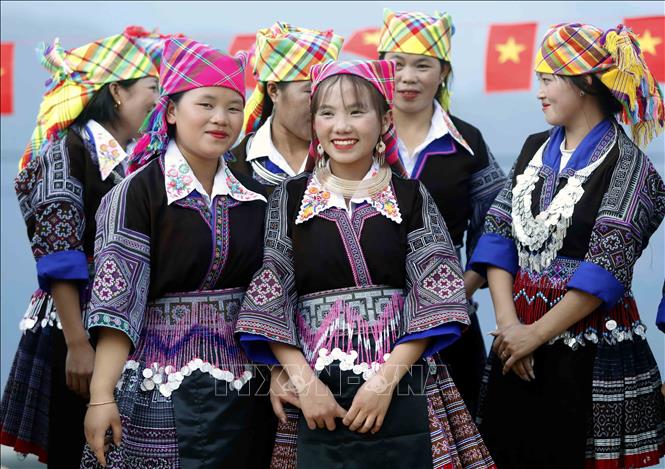 Thiếu nữ dân tộc Mông tham dự Ngày hội hoa sơn tra xã Ngọc Chiến (Sơn La) năm 2026. Ảnh: Quang Quyết - TTXVN