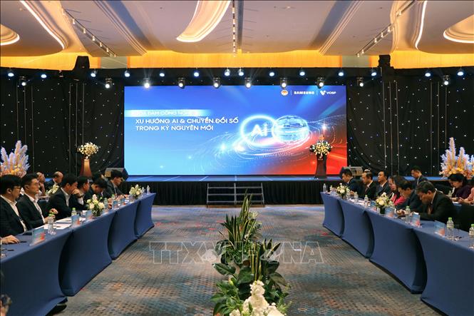 Toàn cảnh Tọa đàm “Xu hướng AI và chuyển đổi số trong kỷ nguyên mới và thách thức trong kỷ nguyên mới”. Ảnh: Hoàng Ngọc – TTXVN 