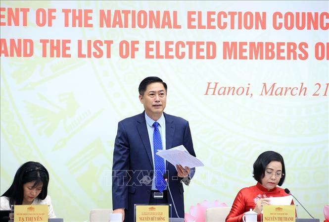 Chủ nhiệm Uỷ ban công tác đại biểu, Uỷ viên Hội đồng Bầu cử Quốc gia Nguyễn Hữu Đông trả lời câu hỏi của phóng viên các cơ quan thông tấn, báo chí. Ảnh: Tuấn Anh - TTXVN