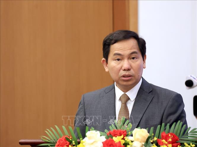 Tổng Thư ký, Chủ nhiệm Văn phòng Quốc hội Lê Quang Mạnh báo cáo kết quả bầu cử đại biểu Quốc hội khoá XVI tại buổi họp báo. Ảnh: Tuấn Anh - TTXVN