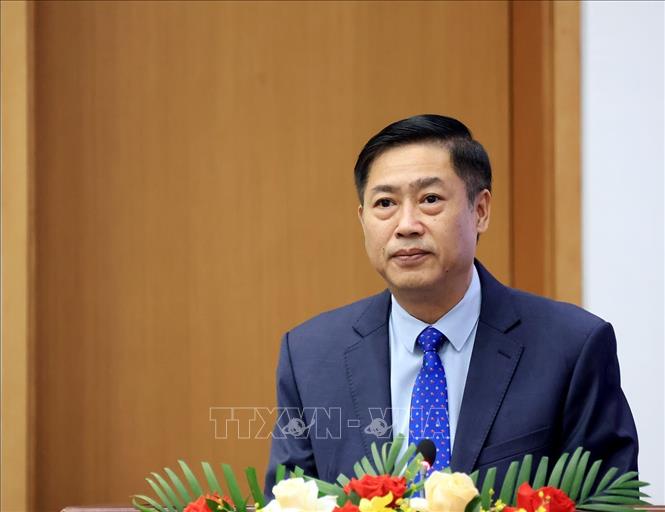 Chủ nhiệm Uỷ ban công tác đại biểu, Uỷ viên Hội đồng Bầu cử Quốc gia Nguyễn Hữu Đông báo cáo tổng kết danh sách những người trúng cử đại biểu Quốc hội khoá XVI. Ảnh: Tuấn Anh - TTXVN