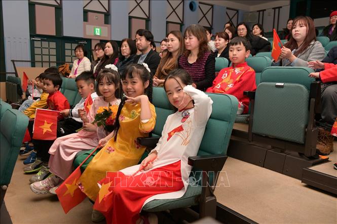 Nét mặt rạng rỡ của các bé trong lễ khai giảng năm học mới của Trường Việt ngữ Cây Tre. Ảnh: Phạm Tuân  - Pv TTXVN tại Nhật Bản