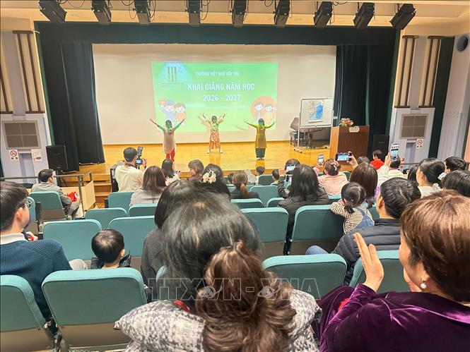 Quang cảnh Lễ khai giảng năm học mới của Trường Việt ngữ Cộng đồng Cây Tre tại Trung tâm Văn hóa thành phố Higashi Osaka. Ảnh: Nguyễn Tuyến - Pv TTXVN tại Nhật Bản