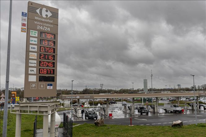 Một trạm xăng ở Wasquehal, Pháp. Ảnh: THX/TTXVN