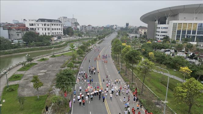 Giải chạy thu hút sự tham gia của 260 VĐV đến tư 35 đơn vị trên địa bàn, khẳng định phong trào thể dục thể thao quần chúng của xã ngày càng phát triển sâu rộng, đi vào thực chất. Ảnh: Minh Quyết - TTXVN